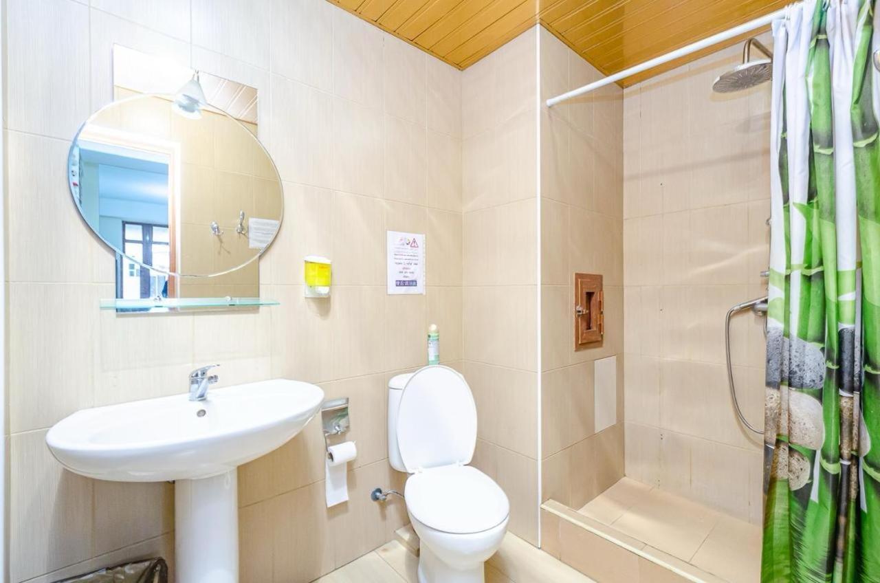 Areva Hostel & Apartment Ереван Экстерьер фото
